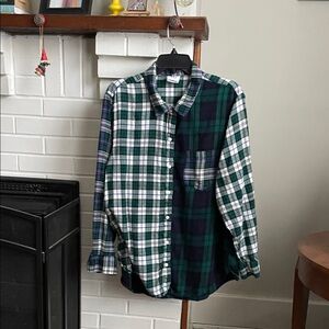GAP women’s Blue and Green Plaid Button Down Shirt
EUC flannel